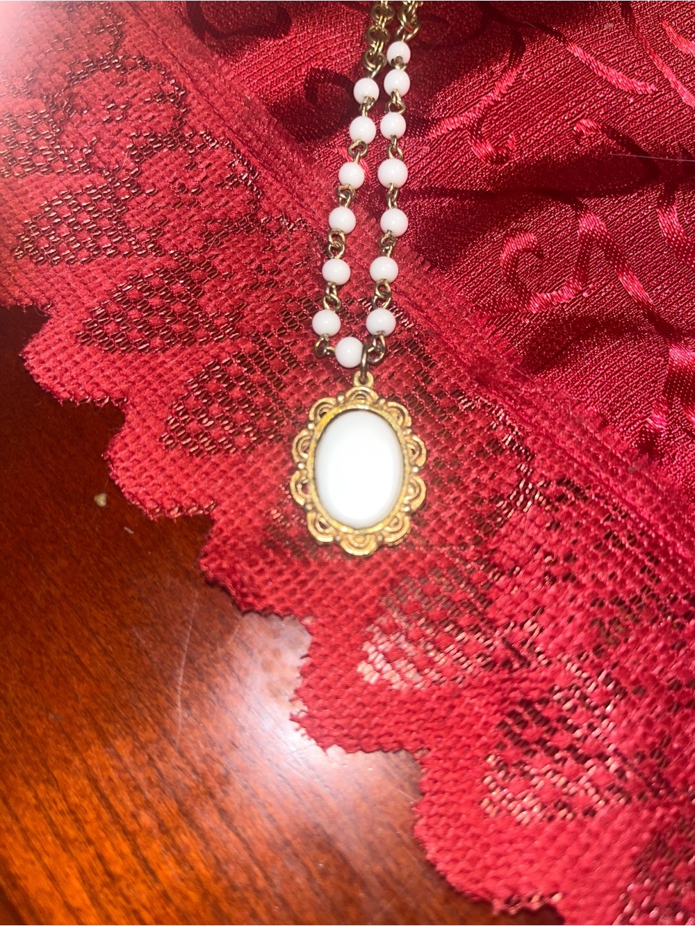 Vintage Gold and White Beaded Pendant Necklace